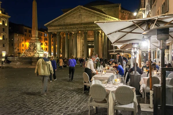 Roma Itália Março 2017 Praça Panteão Noite Com Restaurantes Abertos — Fotografia de Stock