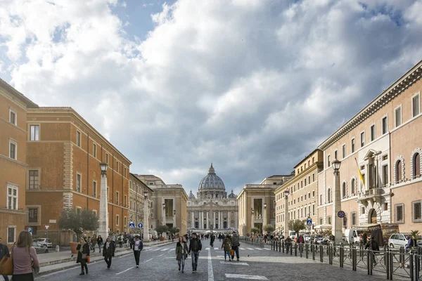 Roma Itália Fevereiro 2017 Pessoas Caminhando Pela Famosa Della Conciliazione — Fotografia de Stock