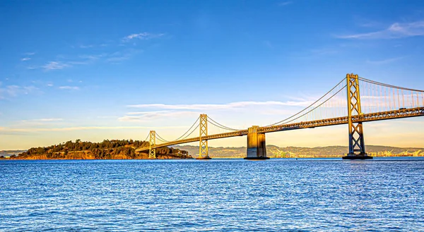 Il Bay Bridge visto dal molo di San Francisco 14 — Foto Stock