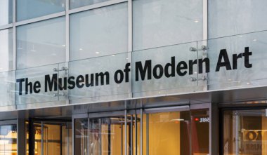Manhattan, New York'ta Moma (Modern sanat Müzesi) cam kapılı ana giriş