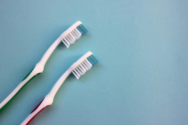 Close Red Green Toothbrushes Blue Background Copy Space Top View — Stock Photo, Image