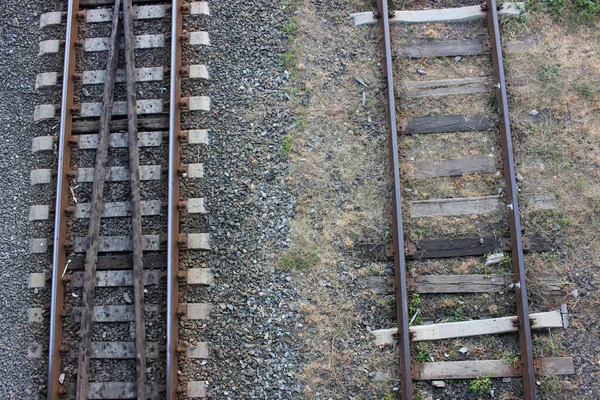 Vista Superior Trilhos Ferroviários Campo Fechar Caminho Ferro Ferro Enferrujado — Fotografia de Stock