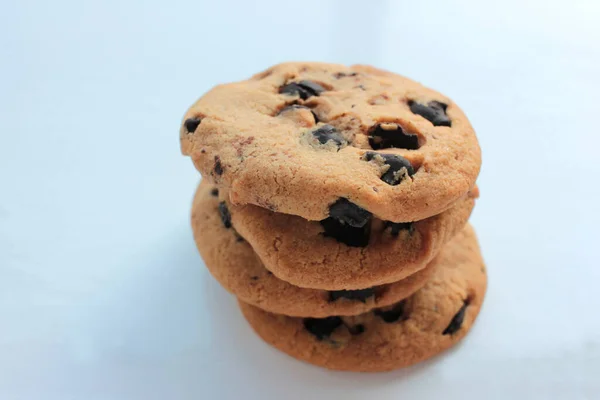 Montón Galletas Caseras Chispas Chocolate Sobre Fondo Blanco Copiar Espacio —  Fotos de Stock