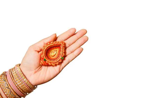 Happy Diwali Mâini Femeie Henna Care Ține Lumânarea Aprinsă Izolată — Fotografie, imagine de stoc