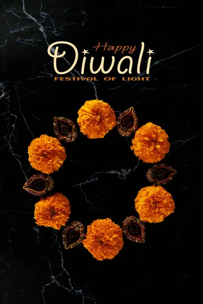 Happy Diwali Clay Diya Lampor Tända Dipavali Med Blommor Hinduisk — Stockfoto