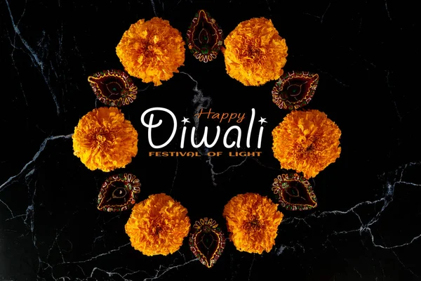 Happy Diwali Clay Diya Lampor Tända Dipavali Med Blommor Hinduisk — Stockfoto