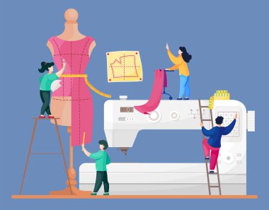 Moda kıyafetleri terziliği kavramı. Bir terzi takımı yeni bir elbise modeli üzerinde çalışıyor.