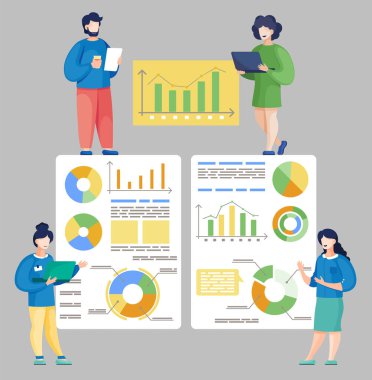 Ofisteki meşgul insanların veri analizi, iş sırasında iletişim kuran meslektaşlar.