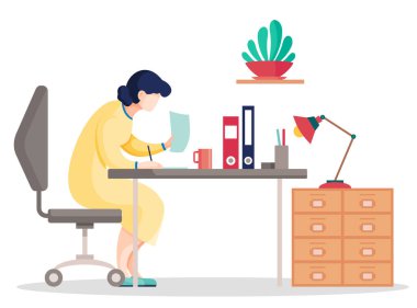 Çizgi filmdeki kadın ofis masasında oturan belgelerde düz vektör illüstrasyonunda veri arıyor.