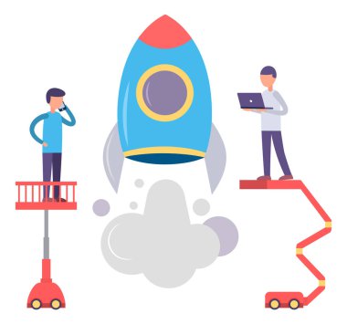 İnsanlar Roketi Fırlatıyor, İki Adam Uzay Gemisini İnceledi