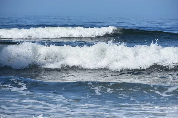 Mooie Oceaan Grote Golven Spatten — Stockfoto