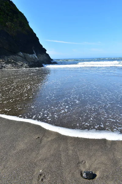 砂浜からの穏やかな海の景色 — ストック写真