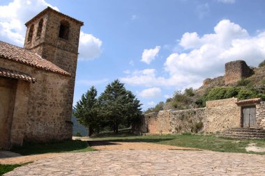 Riopar Viejo 'daki doğal taş kaplamalı evlerin detayları..