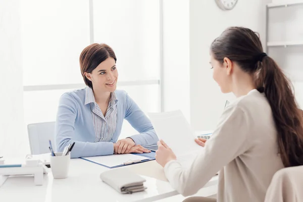 Business Meeting Office Businesswoman Talking Checking Contract Customer — Stock Photo, Image