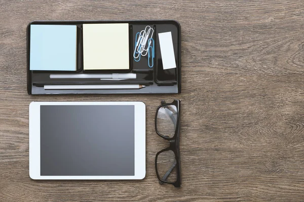 Tablet Tela Sensível Toque Óculos Material Escritório Área Trabalho Flat — Fotografia de Stock