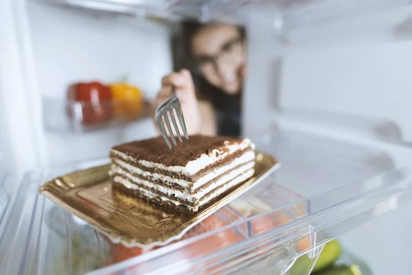 Delicioso postre en la nevera — Foto de Stock