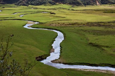 Amazonas 'taki Huaylla Beln Vadisi geniş ve nefes kesici. Peru, And Dağları' nın ve gökyüzünün sessiz bir uyum içinde buluştuğu otlakların ve suların yumuşak kıvrımlarında açılır..