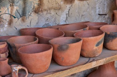 Huancas 'tan ünlü Ollas de Barro, balçığı elle şekillendirme sanatını sergiliyor. Her demlik geleneği, kültürü ve dünya ile insanlar arasındaki kalıcı bağı yansıtıyor..