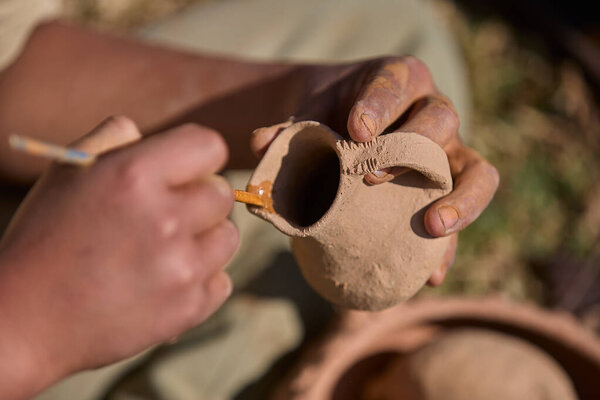 skillful hands bring life to the clay, tracing simple yet symbolic patterns onto the ollas de barro of Huancas. Each mark is a gesture of heritage, preserving centuries of artistry before the fire seals their timeless beauty.