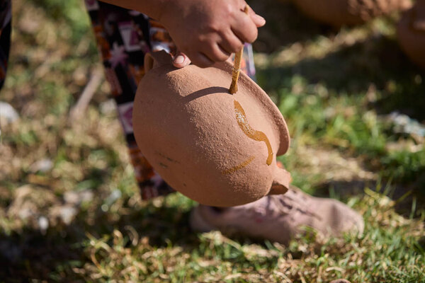 skillful hands bring life to the clay, tracing simple yet symbolic patterns onto the ollas de barro of Huancas. Each mark is a gesture of heritage, preserving centuries of artistry before the fire seals their timeless beauty.