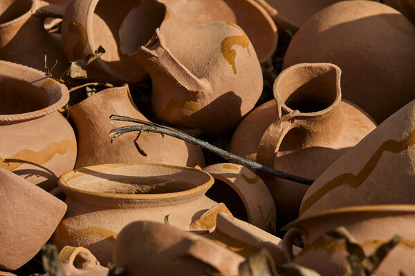 Under the Andean sun, rows of freshly shaped pottery slowly dry in Huancas, each piece hardening with time and air. This quiet stage of the process reflects patience, care, and the deep bond between artisans and the earth they shape into heritage.