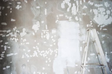 beyaz ile kirli merdiven altında inşaat arka plan dekorasyon çimento duvar boyama için onarma