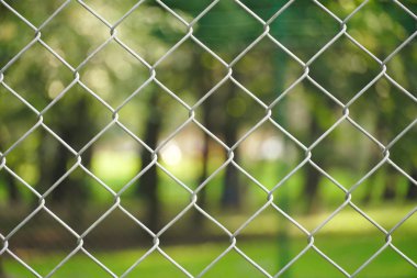 metal spor önünde net bokeh hafif yaz yeşil ağaç bahçe sabah hafif doğal arka plan bulanıklık
