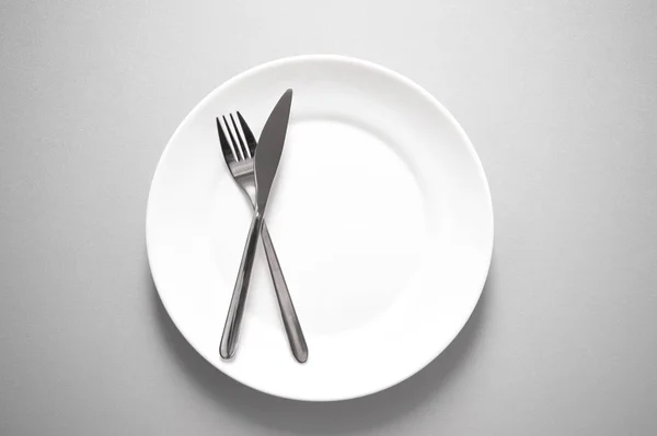 Cuchillo Metal Tenedor Plato Blanco Limpio Para Restaurante Cena Comida —  Fotos de Stock