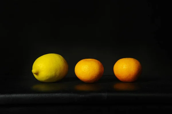 Limão Amarelo Duas Frutas Laranja Para Alimentos Saudáveis Estilo Clássico — Fotografia de Stock