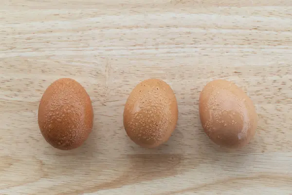 Három friss tojást a víz csepp az élelmiszer-összetevő a Natur — Stock Fotó
