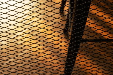 orange room siyah metal net mimari dekorasyon 