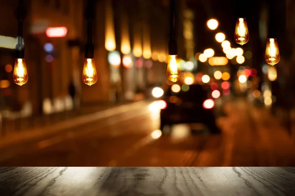테이블의 도시의 야간등 — 스톡 사진