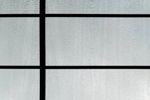 Malá Kapka Vody Sklo Okno Černá Kovový Rám Období Dešťů — Stock fotografie