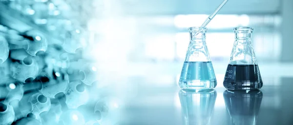 Két Üveg Lombik Csepegtető Molekuláris Kémia Kék Tudományos Laboratóriumi Háttér — Stock Fotó