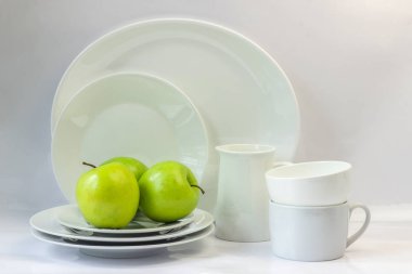 Beyaz bir arka plan üzerinde beyaz yemekleri kümesi