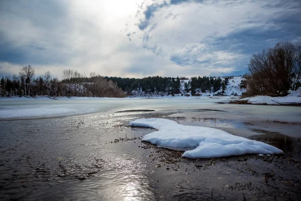 Hermosa Naturaleza Del Río Chusovaya — Foto de Stock