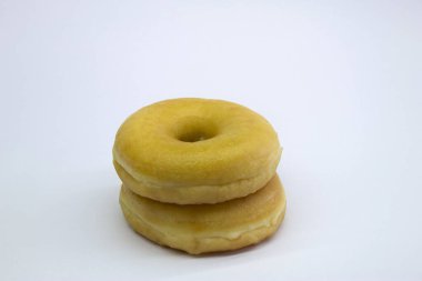 Beyaz Arkaplanda İki Lezzetli Klasik Donut Yığını