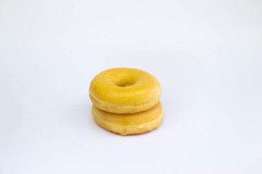 Beyaz Arkaplanda İki Lezzetli Klasik Donut Yığını