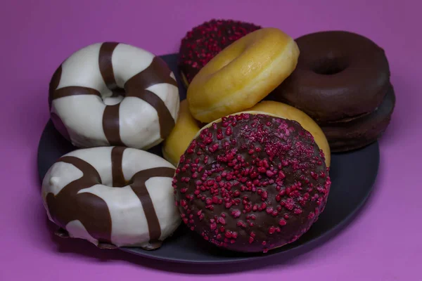 Вкусные Различные Виды Пончиков Берлинцев Розовом Фоне — стоковое фото