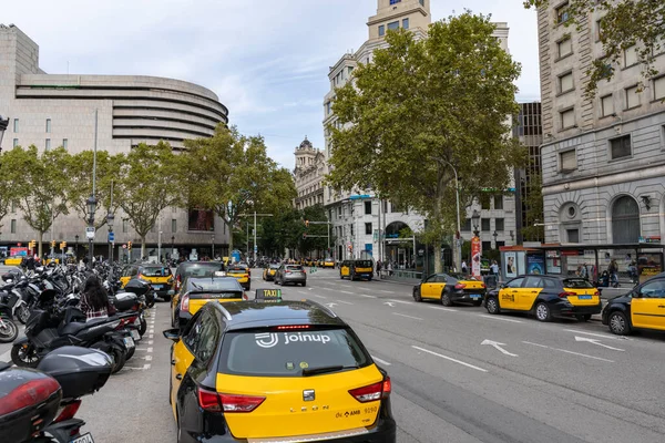 Barcelona Cataluña España Octubre 2020 Varios Taxis Espera Pasajeros Plaza — Foto de Stock