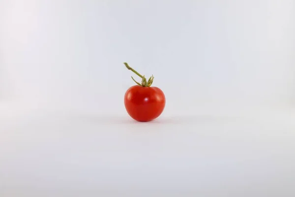 Красный Помидор Изолирован Белом Фоне — стоковое фото