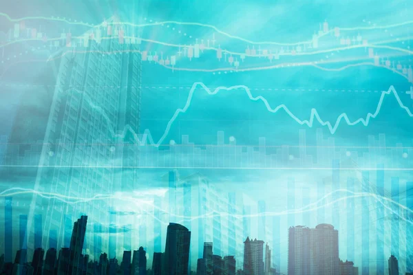 Tőzsdei Diagram Volumen Makromutatókkal Városképek Égbolt Háttérben Tőzsdei Grafikonelemzés Koncepciója — Stock Fotó