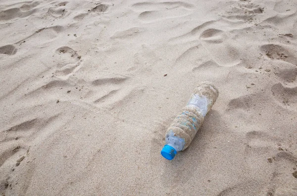 Kirlilik Sorunu Kavramı Kumsaldaki Çöp — Stok fotoğraf
