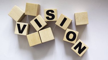 VISION, tahta küpler ve beyaz arkaplan.