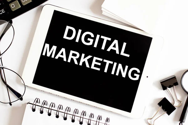 白色背景下的Digital Marketing Business Concept — 图库照片