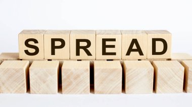 Tahta bloklardan haber yay, arama motoru optimizasyonu konsepti