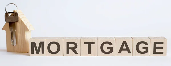 Ξύλινα Μπλοκ Λέξη Mortgage Σπίτι Έννοια Του Υψηλού Κόστους Ενοικίου — Φωτογραφία Αρχείου