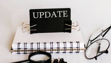 İş raporları. UPDATE ile ofis tablo çalışma alanı görünümü