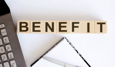 Faydası - Ahşap blokta iş konsepti metni