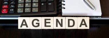 AGENDA - Ahşap blokta iş konsepti metni